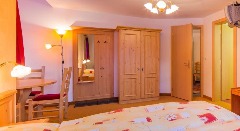 Familienhotel Garni Sporting Bettmeralp Habitación foto